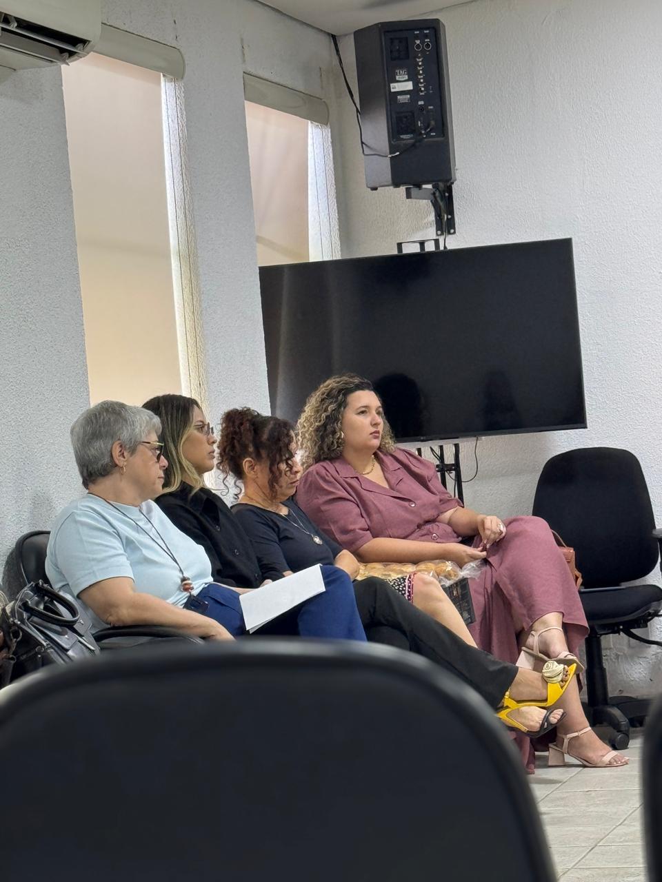 Café da manhã especial marca homenagem às servidoras da ELERO pelo Dia Internacional da Mulher