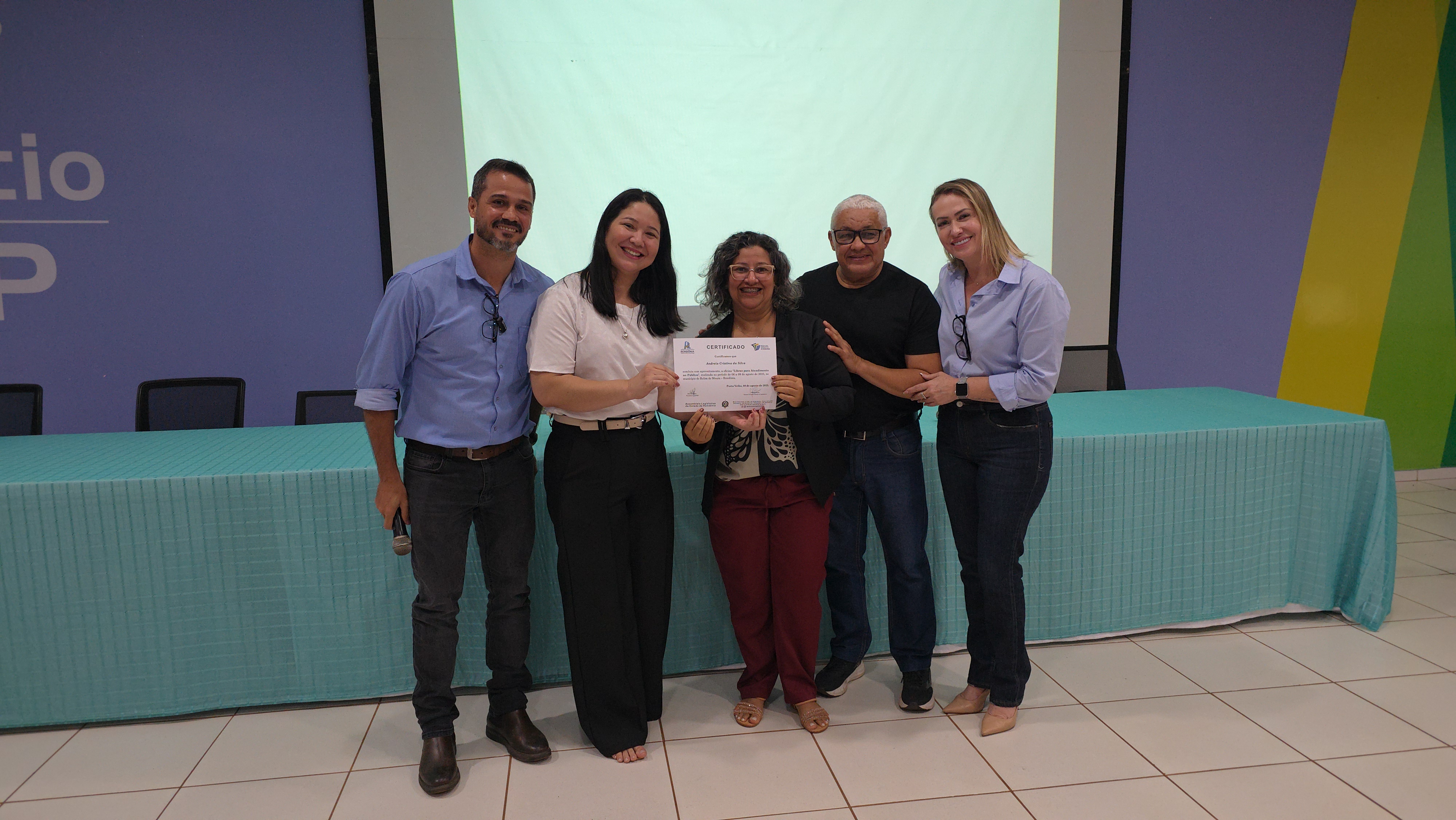 Oficina de Libras para os professores da Educação do município de Rolim de Moura