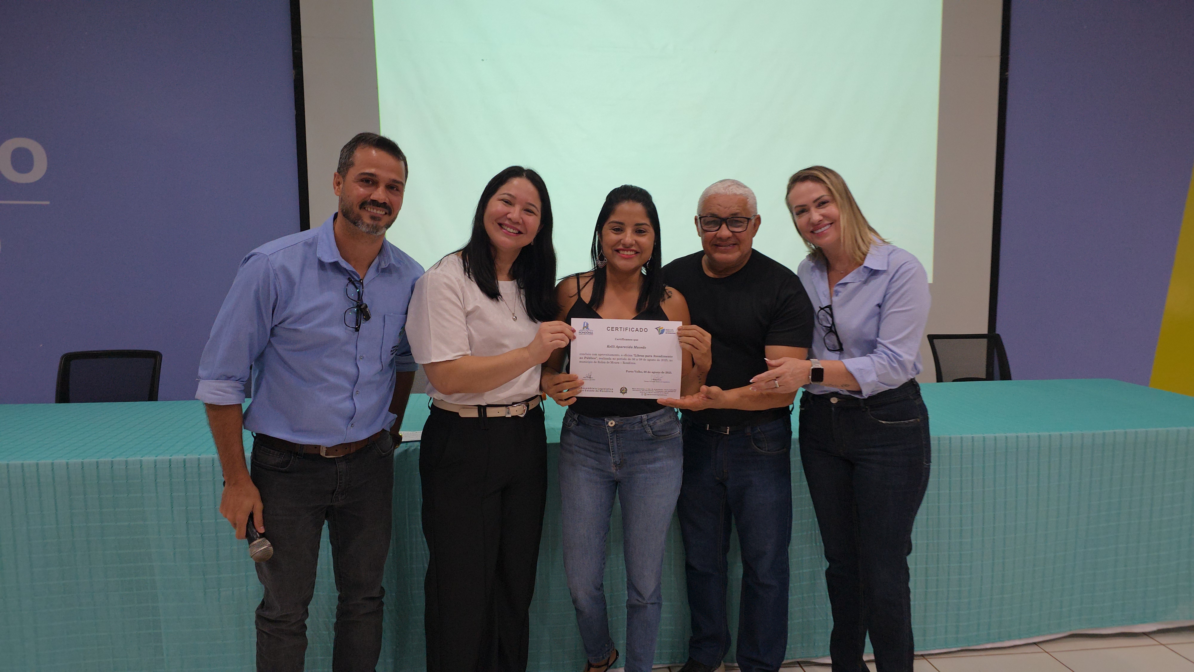 Oficina de Libras para os professores da Educação do município de Rolim de Moura