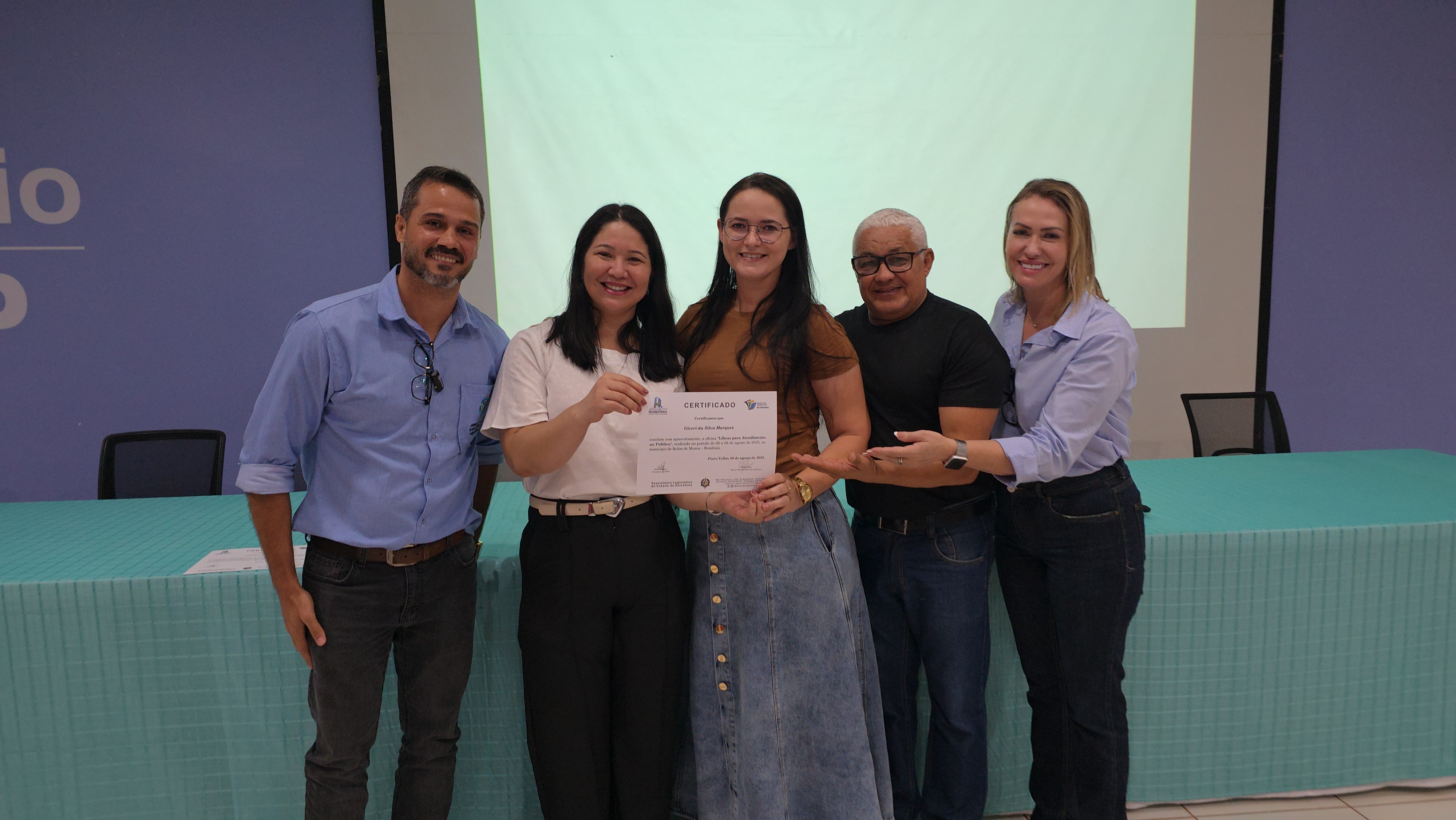 Oficina de Libras para os professores da Educação do município de Rolim de Moura
