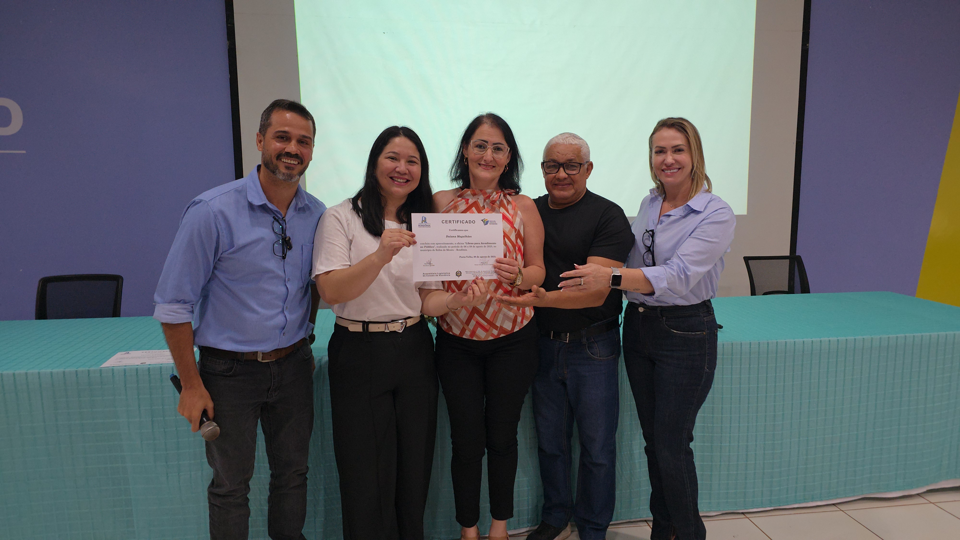 Oficina de Libras para os professores da Educação do município de Rolim de Moura